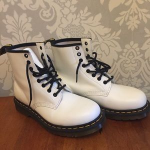 Dr Martens 1460 8 hole White Boots US 7M